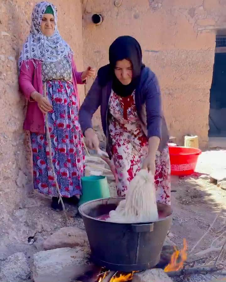 moroccan berber rugs store near me Moroccan Rug Weaving Process.