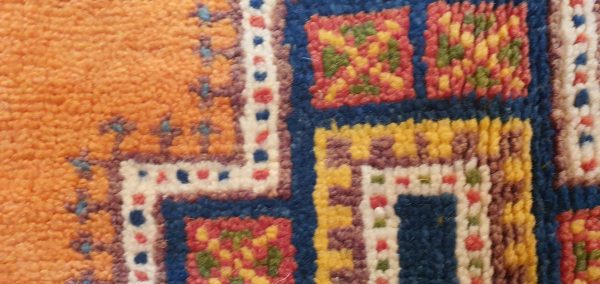 Vintage Moroccan Rug, 9x6ft (3.07x2.08cm) Very clean & amazing condition - Well Preserved