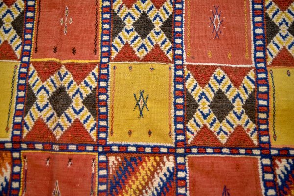 OLD rug from morocco made 1980 - Very clean & amazing condition - Well Preserved