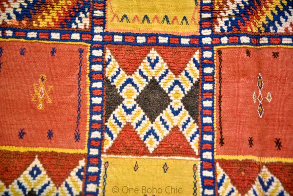OLD rug from morocco made 1980 - Very clean & amazing condition - Well Preserved