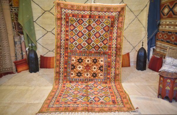1980 Vintage Moroccan Rug, Very clean & amazing condition - Well Preserved - 10x5ft (3.12x1.67m)