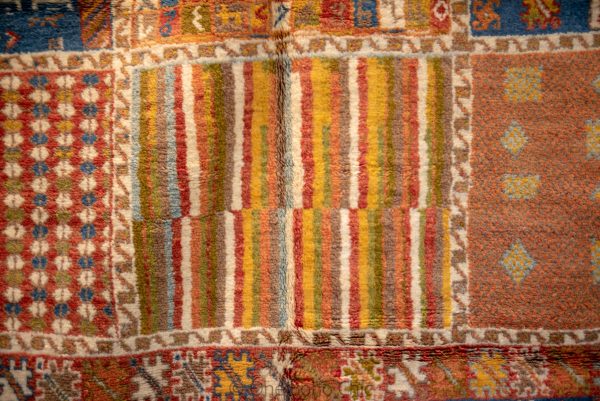 Vintage 80s Moroccan Rug , CHIC Handmade Moroccan Berber Rug, Handwoven Wool Rug, Tribal Bohemian Area Rug with distressed Moroccan pattern
