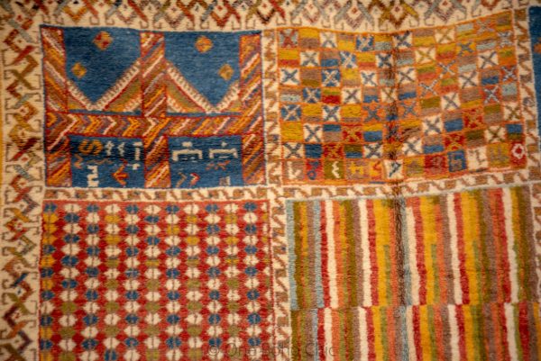 Vintage 80s Moroccan Rug , CHIC Handmade Moroccan Berber Rug, Handwoven Wool Rug, Tribal Bohemian Area Rug with distressed Moroccan pattern