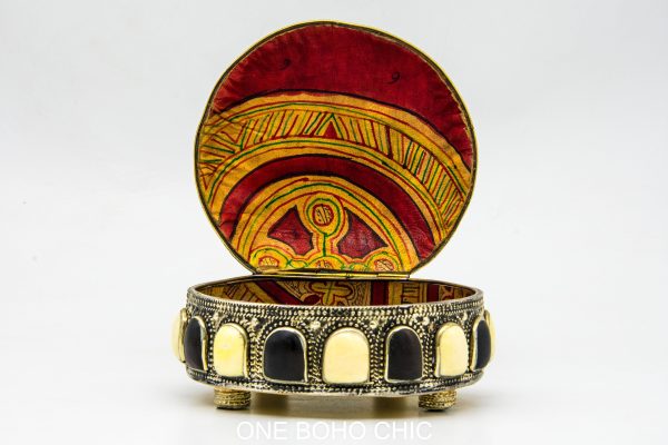Chest ethnic handmade beautiful jewelery box with moroccan motif Very beautiful moroccan antique decor