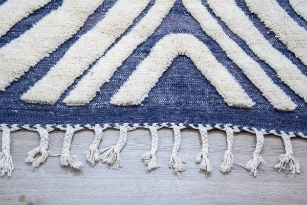 white and bleu berber rug, handmade ethentic biological wool, made in marrakesh ,original design handmade