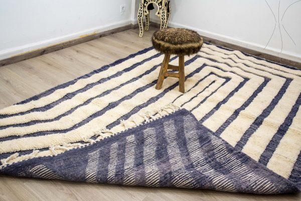 white and bleu berber rug, handmade ethentic biological wool, made in marrakesh ,original design handmade