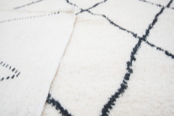Beni Ourain Rug, Bohemian Rug, Aztec Rug, vintage berber rug, boho rug, nordic rug, cosy interior rug, distress old antique 90s rug