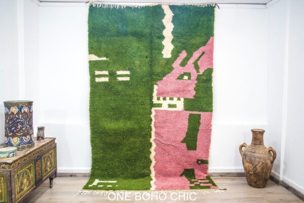 green berber rug with a beautiful Pink touch